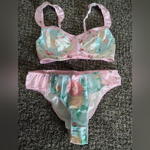 Dolls Kill x Holly Hobbie bra and panties - Picture 6 of 9